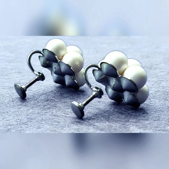 Vintage Whimsical Screw back Earrings - Picture 3 of 6